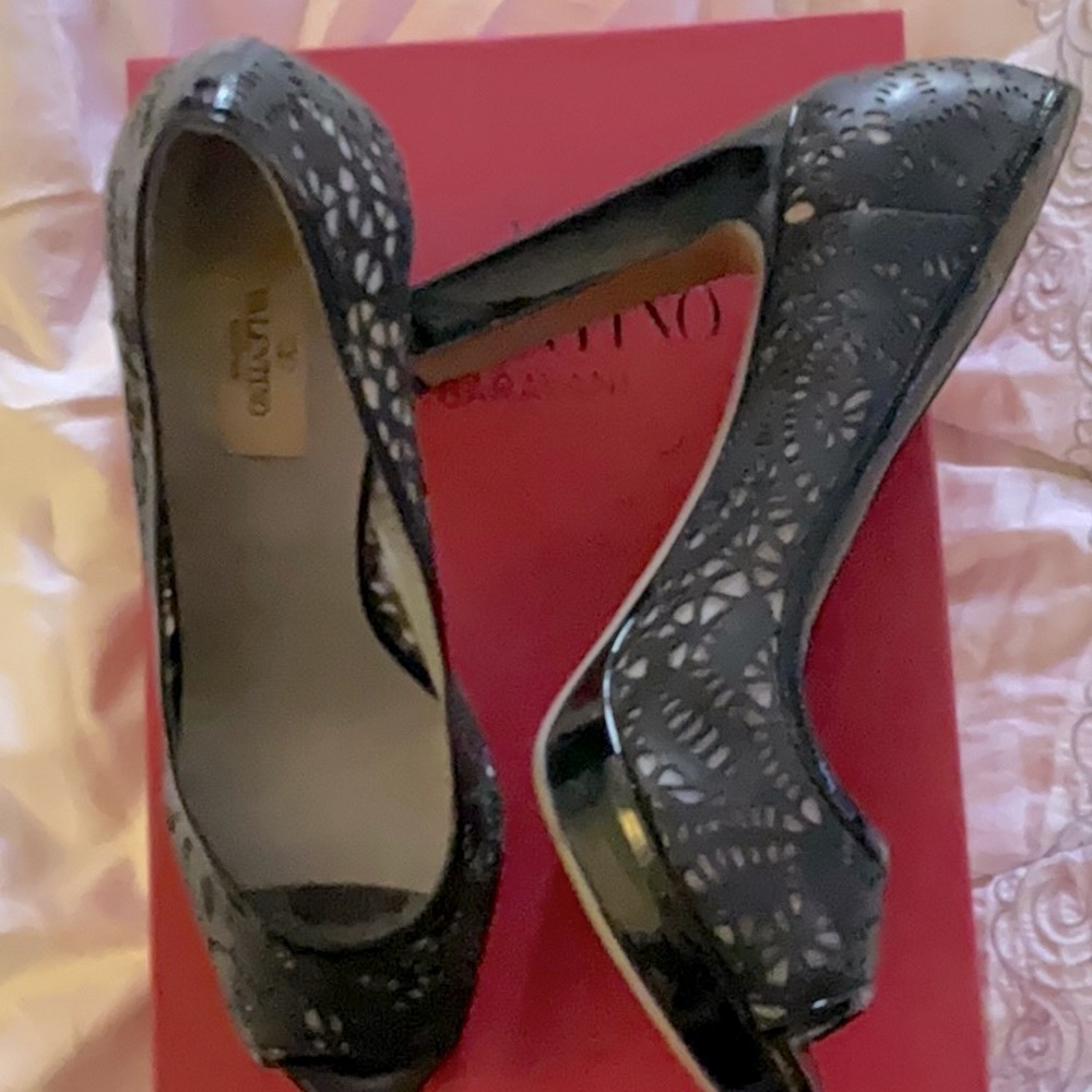 VALENTINO GARAVANI black platform peep toe shoes 9 9.5 39.5 worn once